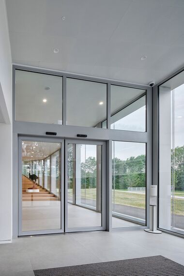 thermfix vario Fassaden, fuego light Türen, fuego light Schiebetüren and unico Türen - ECAvenir, Lausanne located in Lausanne, Schweiz