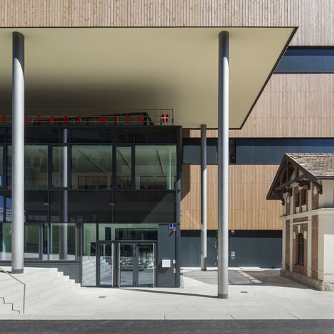 thermfix vario Fassaden, fuego light Fenster, presto 50 Türen and unico Türen - Olly-Schwarz-Schule in Wien located in Wien, Österreich