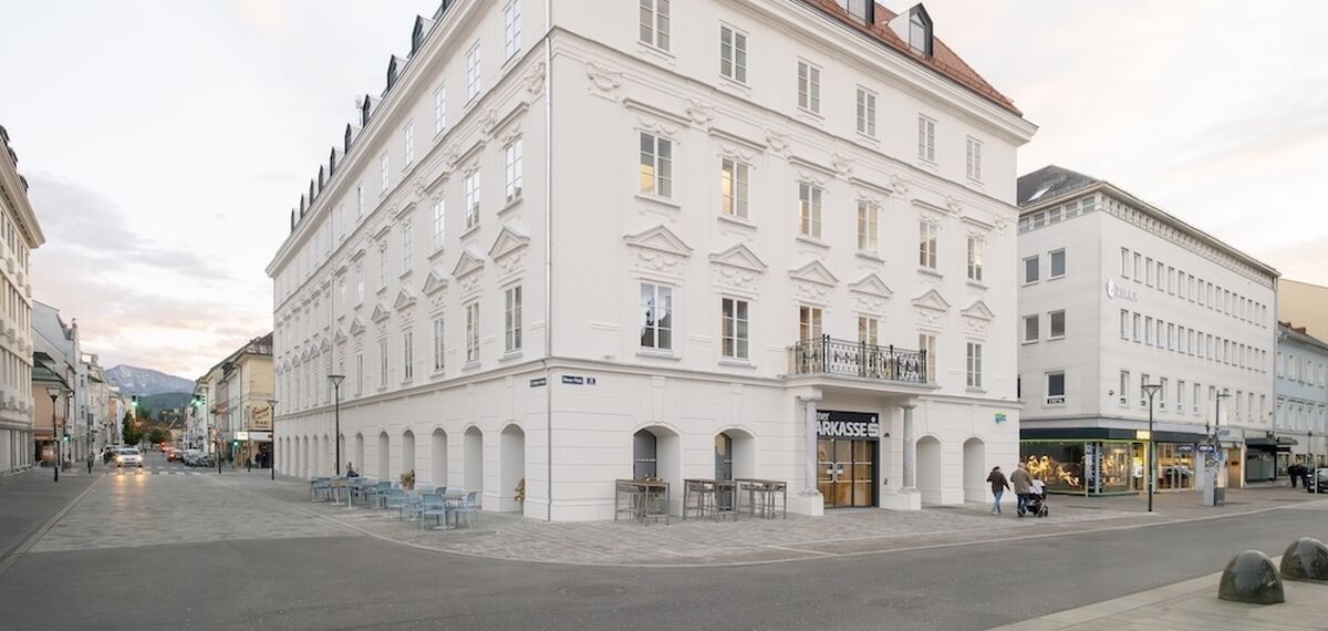 unico Türen, fuego light Türen, unico Standard Türen, fuego light Brandschutz EI30 Türen, fuego light Brandschutz EI90 Türen and fuego light Brandschutz EI60 Türen - Sanierung der Kärntner Sparkasse in Klagenfurt located inÖsterreich
