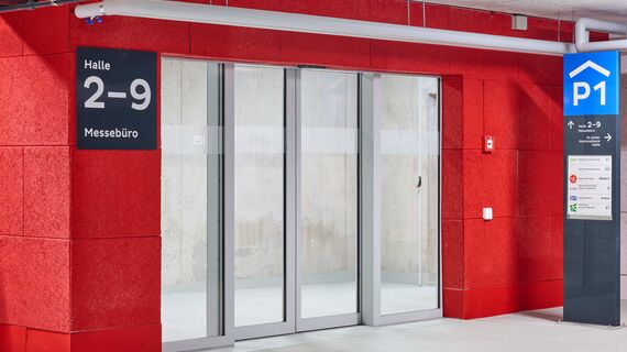 fuego light Schiebetüren, fuego light Türen and unico Türen - St. Galler Kantonalbank-Halle located in St. Gallen, Schweiz