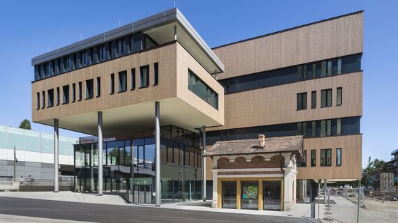 thermfix vario Fassaden, fuego light Fenster, presto 50 Türen and unico Türen - Olly-Schwarz-Schule in Wien located in Wien, Österreich