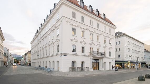 unico Türen, fuego light Türen, unico Standard Türen, fuego light Brandschutz EI30 Türen, fuego light Brandschutz EI90 Türen and fuego light Brandschutz EI60 Türen - Sanierung der Kärntner Sparkasse in Klagenfurt located inÖsterreich